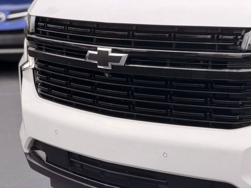 Used 2023 Chevrolet Suburban RST w/ Luxury Package AWD/4WD image 9