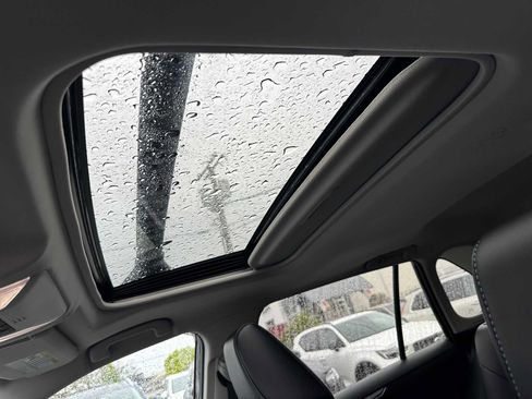 Used 2022 Toyota RAV4 XLE Premium image 23