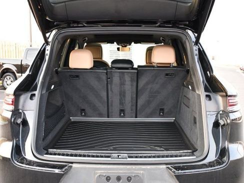 Used 2025 Porsche Cayenne image 28