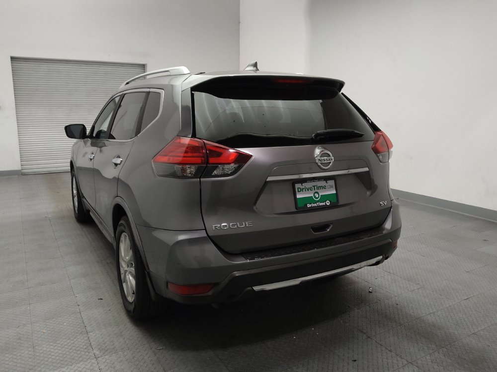 Used 2017 Nissan Rogue SV FWD image 6