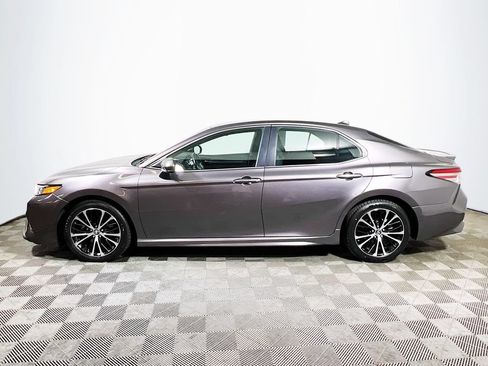 Used 2019 Toyota Camry SE FWD image 4
