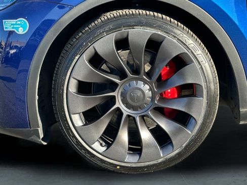 Used 2023 Tesla Model Y Performance image 24
