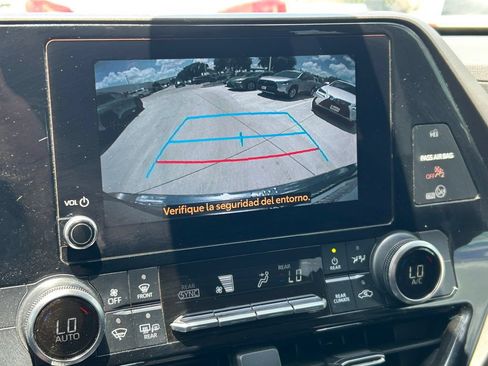 Used 2023 Toyota Highlander LE FWD image 33