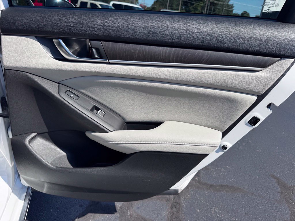 Used 2018 Honda Accord Touring image 23