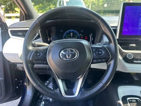 Used 2025 Toyota Corolla SE w/ SE Premium Package FWD image 32
