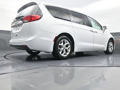 Used 2018 Chrysler Pacifica Touring Plus w/ Tire & Wheel Group FWD image 35