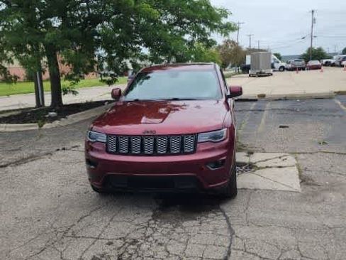 Used 2022 Jeep Grand Cherokee Laredo X AWD/4WD image 3