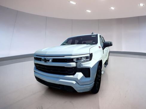 Used 2023 Chevrolet Silverado 1500 RST AWD/4WD image 2
