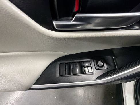 Used 2020 Toyota RAV4 XLE FWD image 22