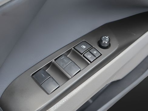 Used 2023 Toyota Camry SE w/ Cold Weather Package FWD image 11