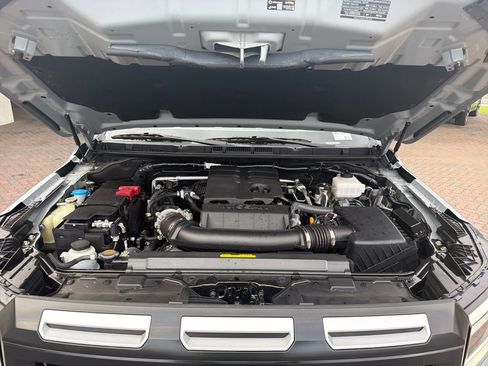 Used 2025 Nissan Frontier PRO-4X w/ Pro Premium Package image 7