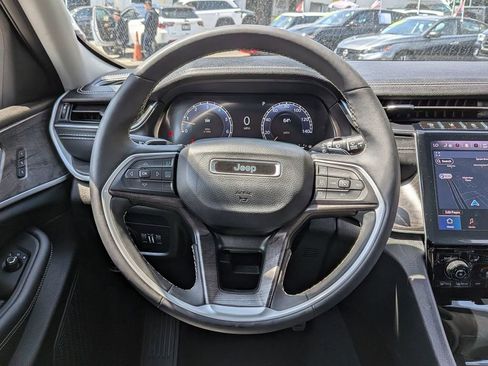 Used 2023 Jeep Grand Cherokee Limited w/ Black Appearance Package AWD/4WD image 14