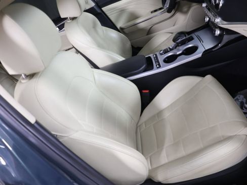 Used 2023 Kia Stinger GT2 image 40