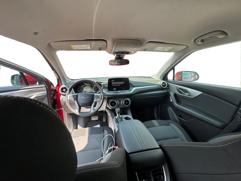 Used 2025 Chevrolet Blazer LT AWD/4WD image 31