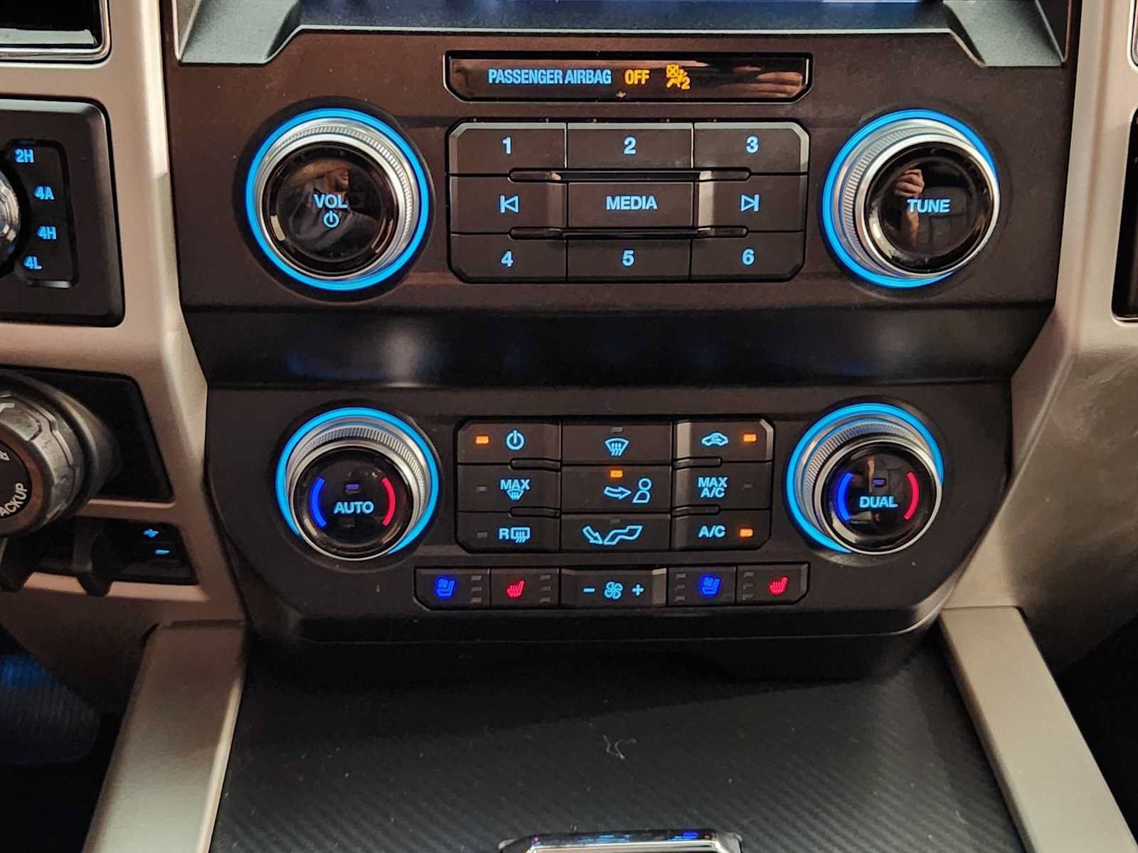 Used 2019 Ford F150 Lariat w/ Equipment Group 502A Luxury AWD/4WD image 18