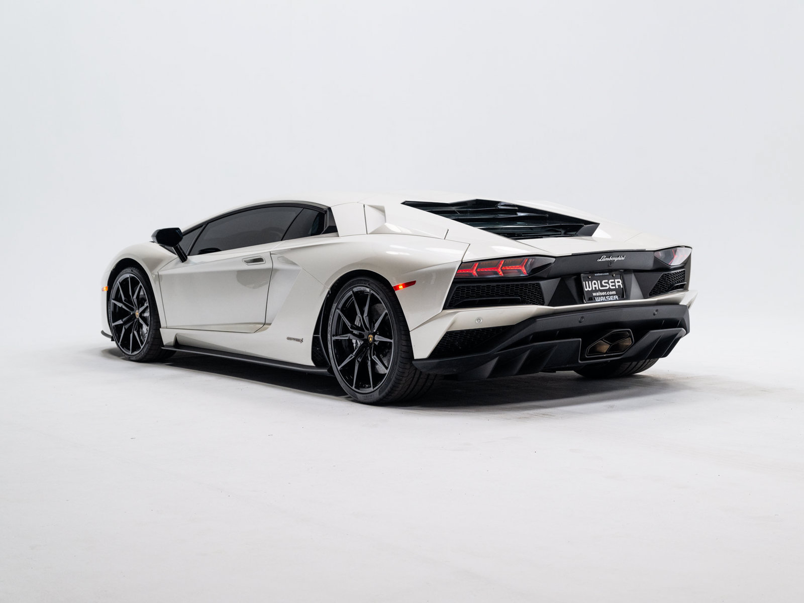 Used 2018 Lamborghini Aventador S AWD/4WD image 3