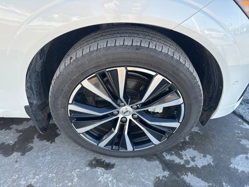 Certified 2024 Volvo XC60 B5 Plus image 12