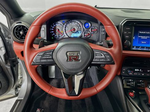 Used 2024 Nissan GT-R Premium w/ Premium Interior Package AWD/4WD image 15