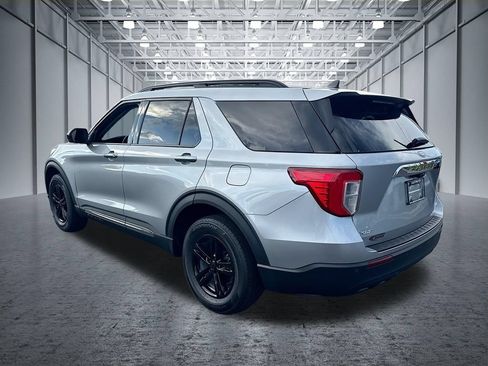 Used 2023 Ford Explorer XLT AWD/4WD image 6