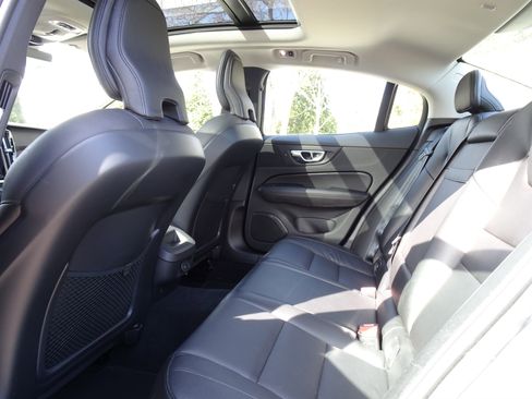 Used 2021 Volvo S60 T6 Momentum w/ Climate Package image 18