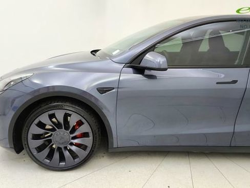 Used 2023 Tesla Model Y Performance image 9