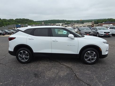 Used 2025 Chevrolet Blazer LT AWD/4WD image 9