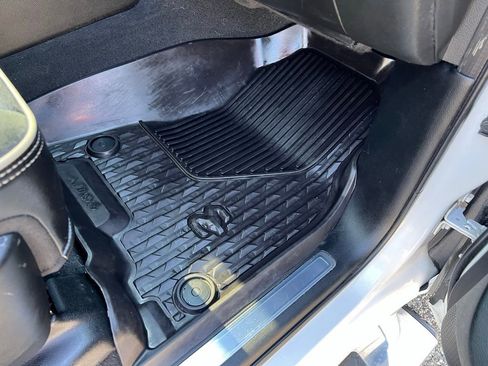 Used 2019 RAM 1500 Laramie AWD/4WD image 10