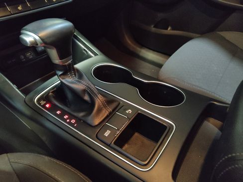 Used 2019 Kia Sorento S FWD image 26