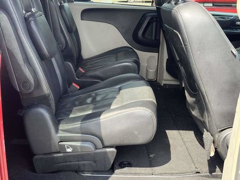 Used 2012 Chrysler Town & Country Touring w/ Entertainment Group #1 FWD image 23
