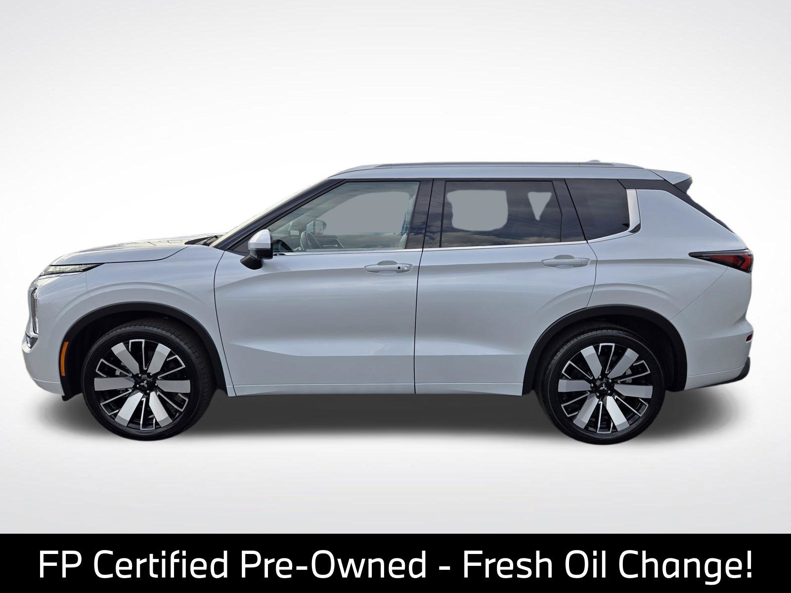 Used 2025 Mitsubishi Outlander SEL FWD image 4
