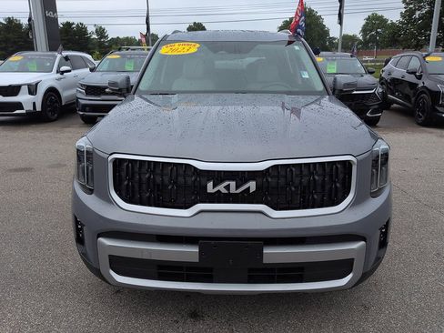 Used 2023 Kia Telluride EX w/ EX Captain's Chair Package FWD image 3