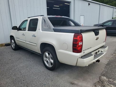 Used 2008 Chevrolet Avalanche LTZ w/ LTZ Preferred Equipment Group AWD/4WD image 3