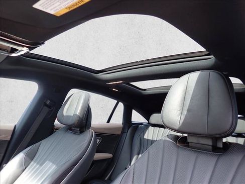 Used 2022 Mercedes-Benz EQS 580 4MATIC Sedan image 13