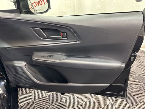 Used 2025 Toyota Prius SE image 11