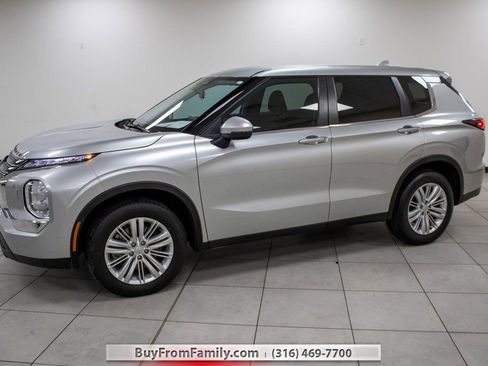 Used 2024 Mitsubishi Outlander ES image 1