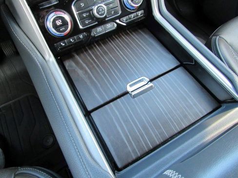 Used 2023 GMC Yukon XL Denali w/ Advanced Technology Package image 24