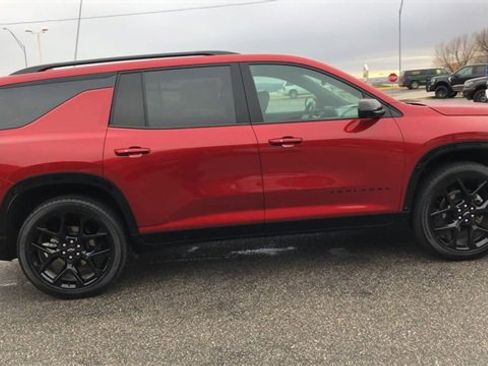 Used 2024 Chevrolet Traverse RS image 9