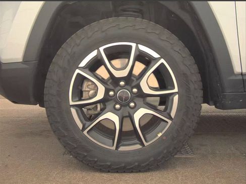 Used 2025 Jeep Compass Trailhawk AWD/4WD image 14