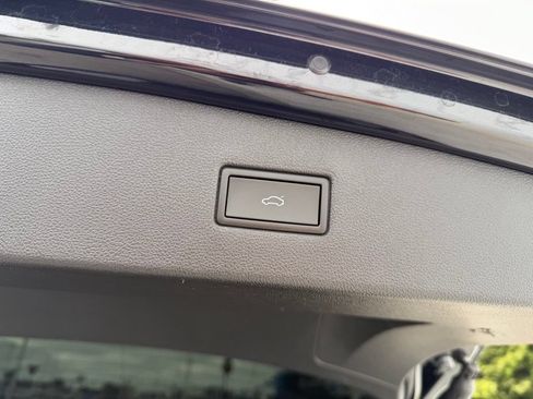 Used 2022 Volkswagen Tiguan SE FWD image 30