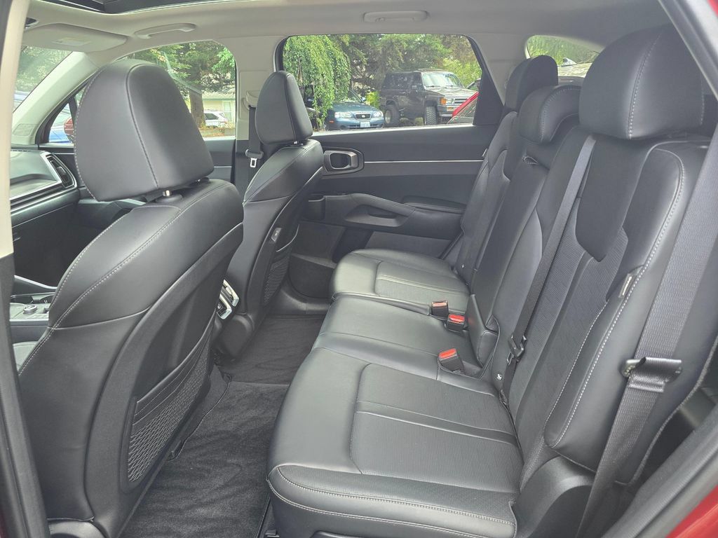 Certified 2025 Kia Sorento S w/ Panoramic Sunroof Package FWD image 10