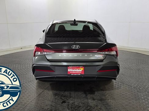 Used 2024 Hyundai Elantra Blue image 6