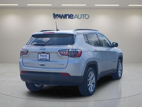 Used 2024 Jeep Compass Latitude AWD/4WD image 8