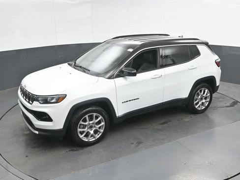 Used 2025 Jeep Compass Limited AWD/4WD image 35
