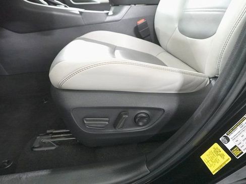 Used 2023 Toyota RAV4 XLE Premium image 10