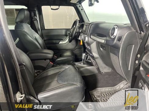 Used 2015 Jeep Wrangler Unlimited Sahara AWD/4WD image 12