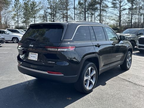 New 2026 Jeep Grand Cherokee Limited w/ Luxury Tech Group II AWD/4WD image 8