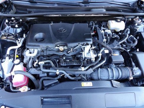 Used 2020 Toyota Camry SE w/ Sunroof Package image 31