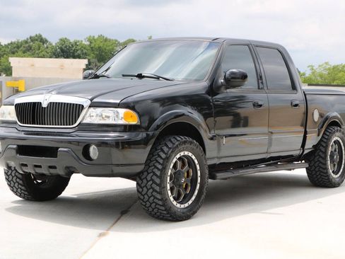 Used 2002 Lincoln Blackwood RWD image 25