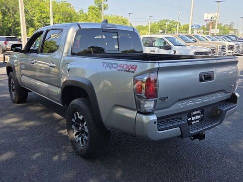 Used 2023 Toyota Tacoma TRD Off-Road w/ Technology Package AWD/4WD image 12