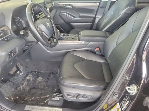 Used 2020 Toyota Highlander Limited FWD image 11